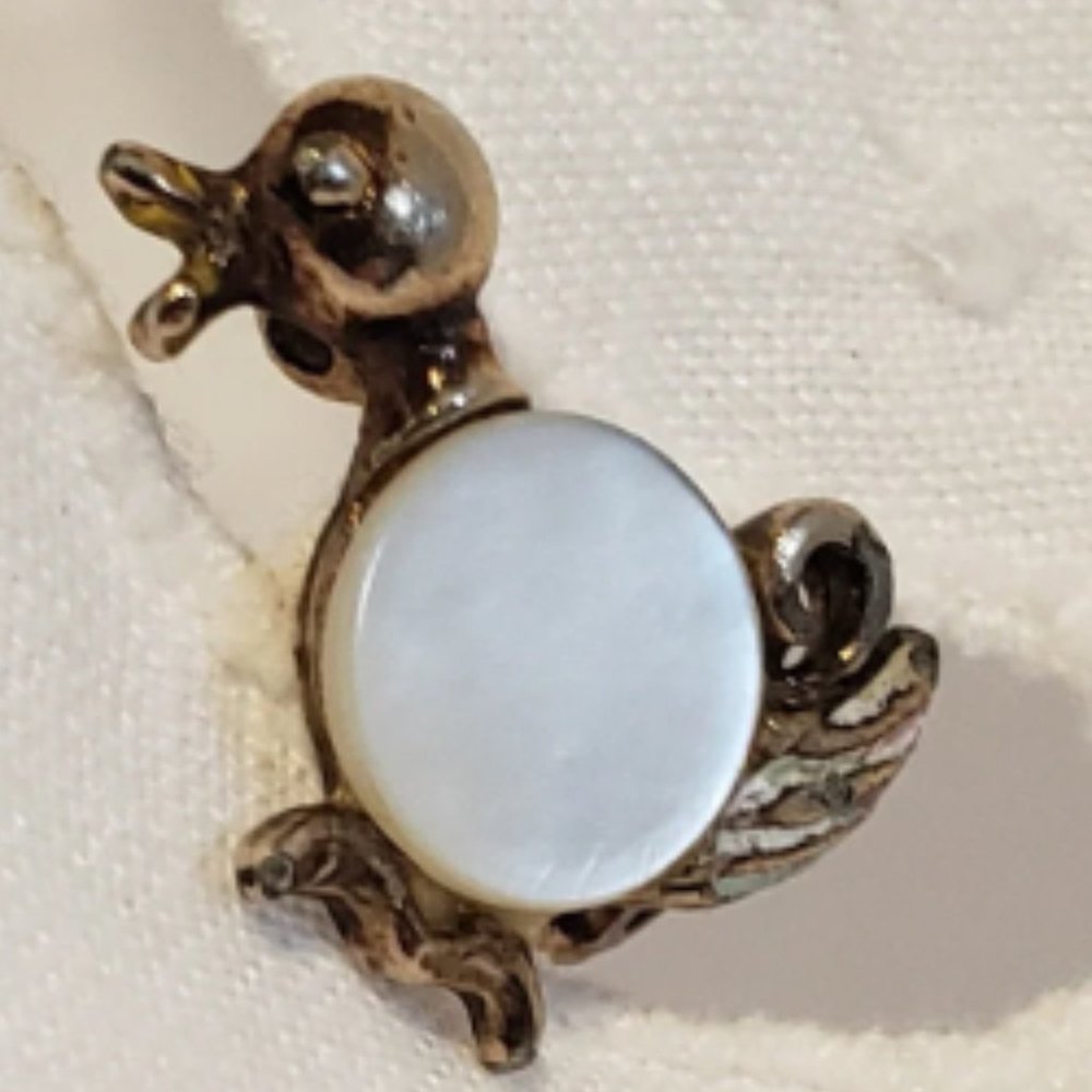 Vintage Baby Duck. Bird Brooch Gold tone. MOP Tiny Pin